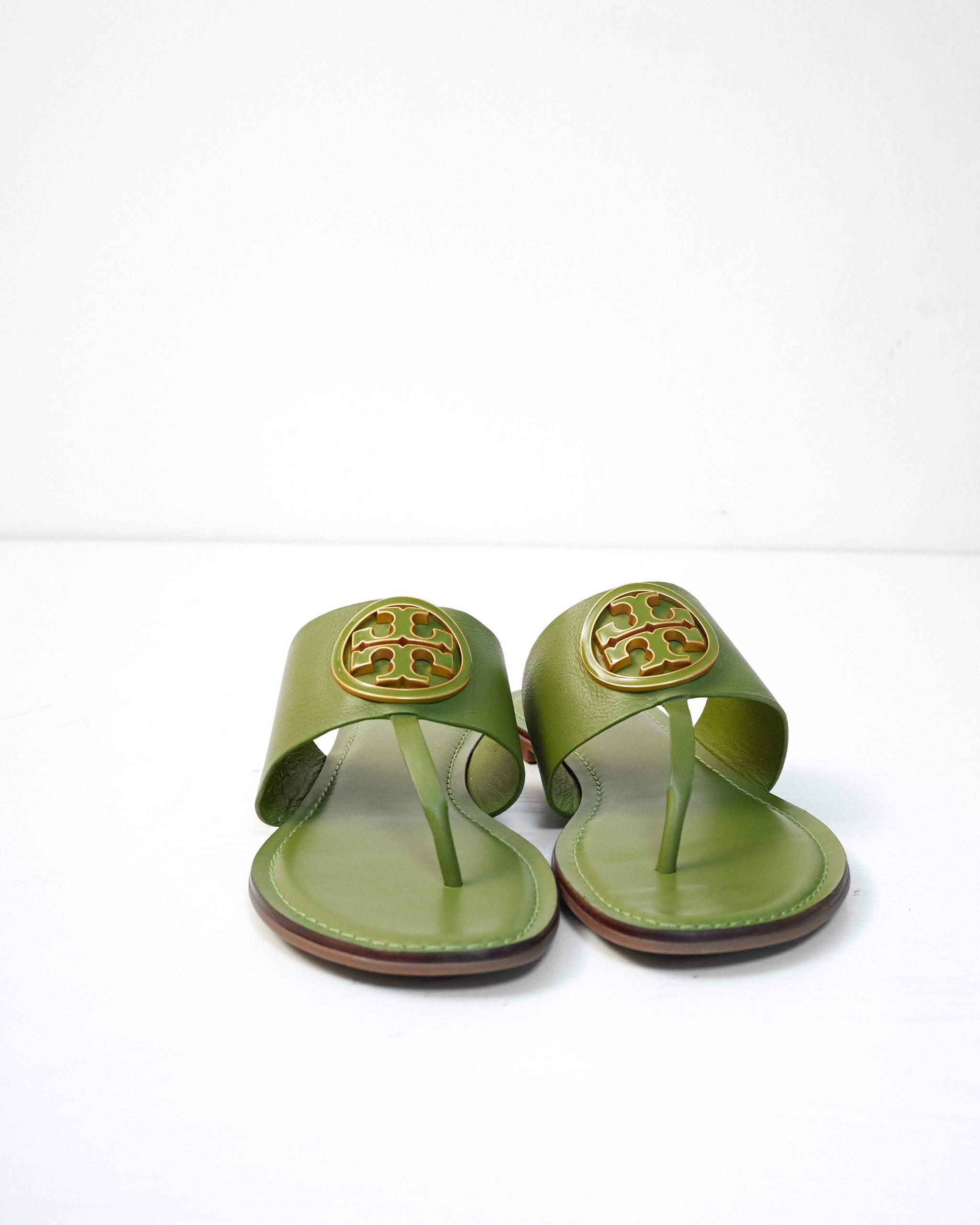 TORY BURCH BENTON BAND SHISO OLIVE CALF LEATHER GOLD LOGO SLIPPERS – Posh  Apparels